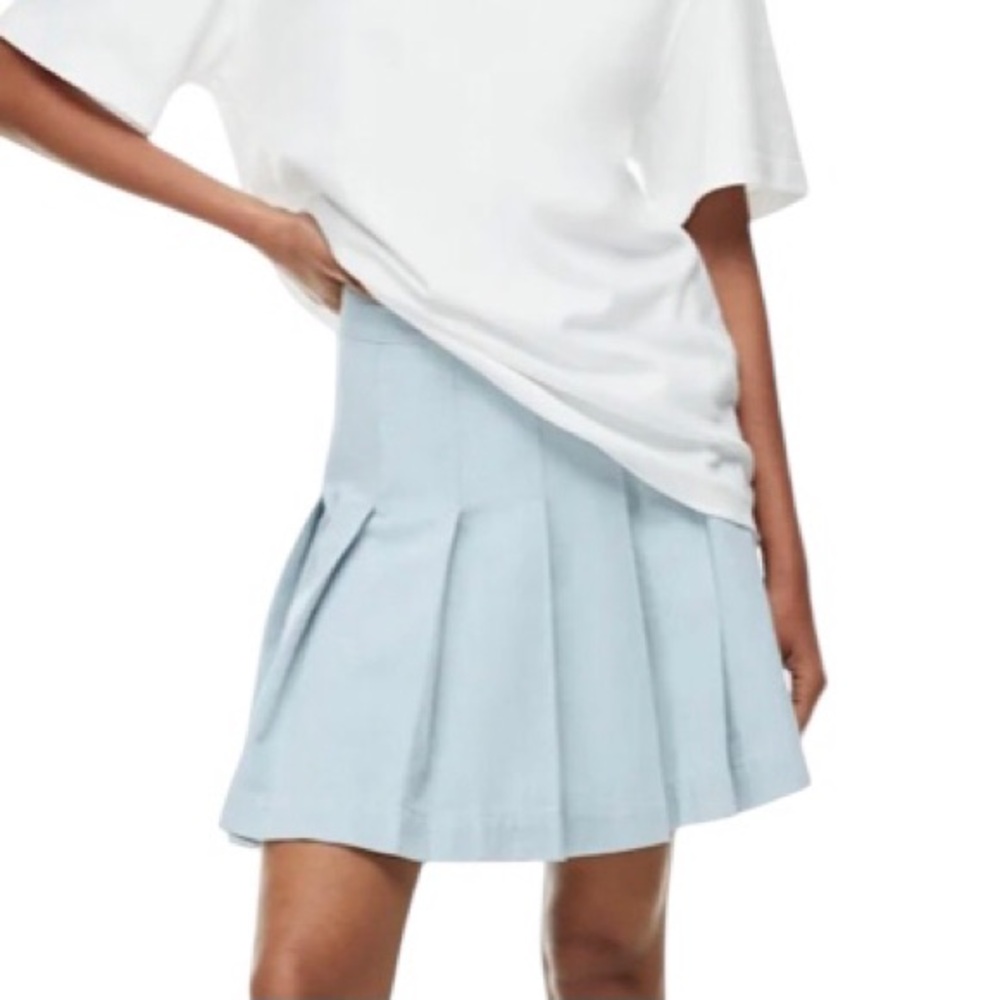 Size 4 NWT NEW Babaton Perspective Mini Light Pleated Denim Skirt Aritzia Cotton
